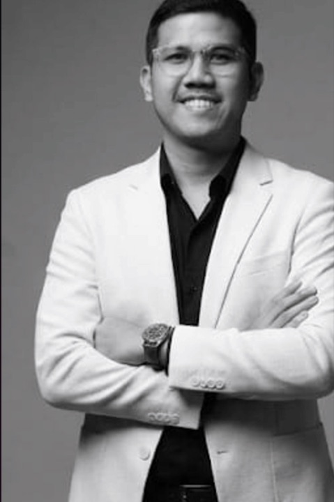 Rilo Adri, Finance Director